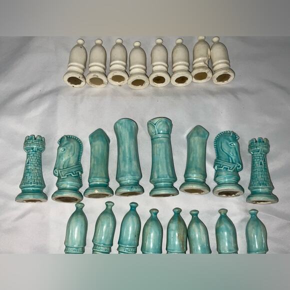 VTG DUNCAN MEDIEVAL CHESS SET GLAZED TURQUOISE WHITE CERAMIC COMPLETE 32 PIECES - Picture 6 of 16